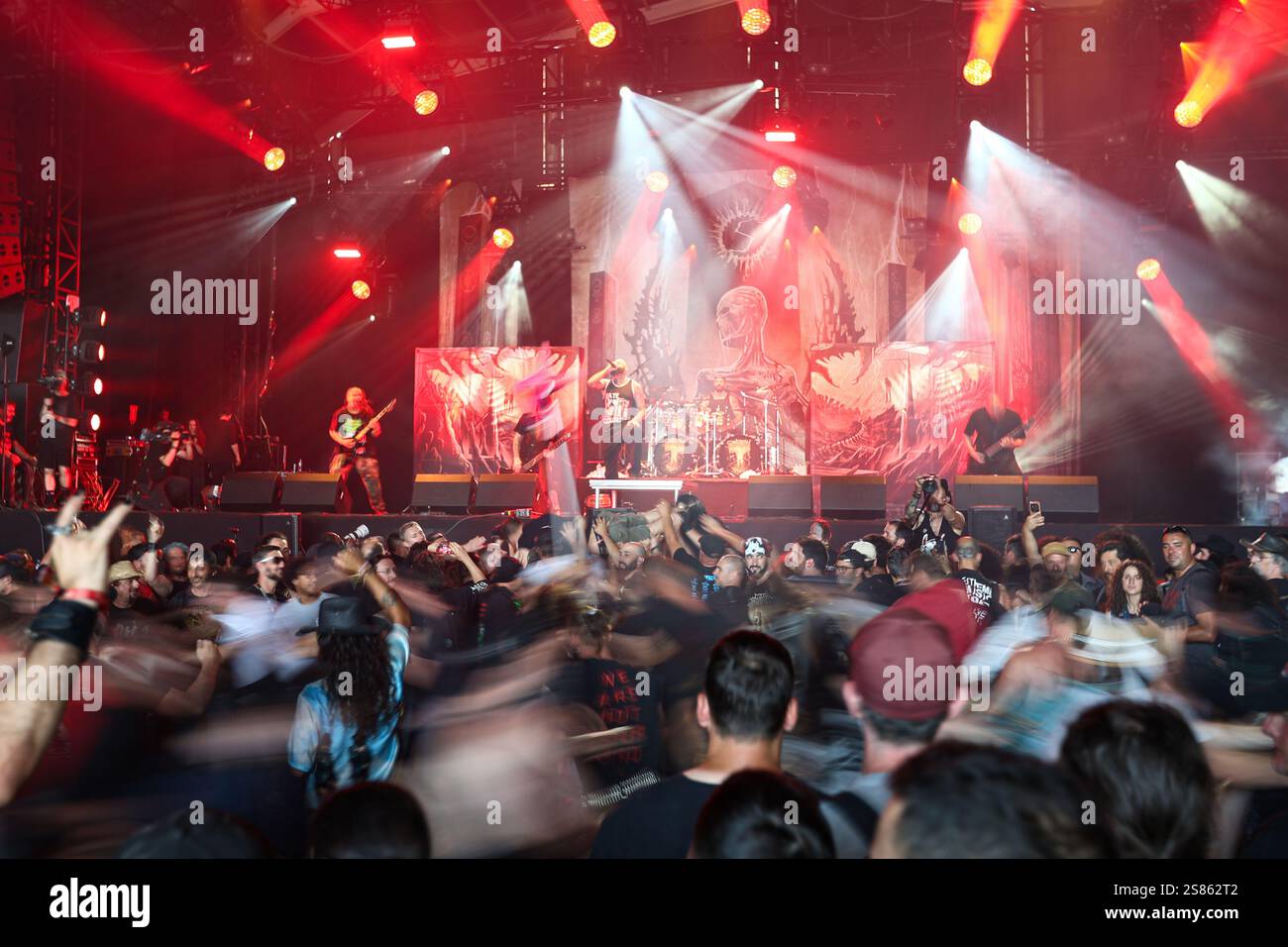 Clisson (Francia nord-occidentale), 29-30 giugno 2024: rock festival HellFest 2024, band Suffocation sul palco di fronte al pubblico Foto Stock