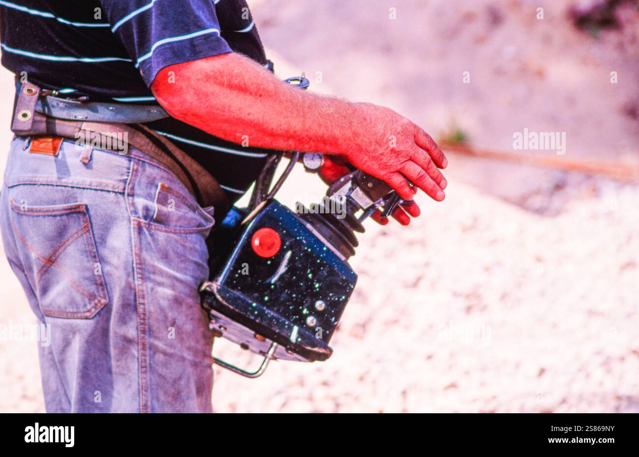 Operaio con telecomando Foto Stock