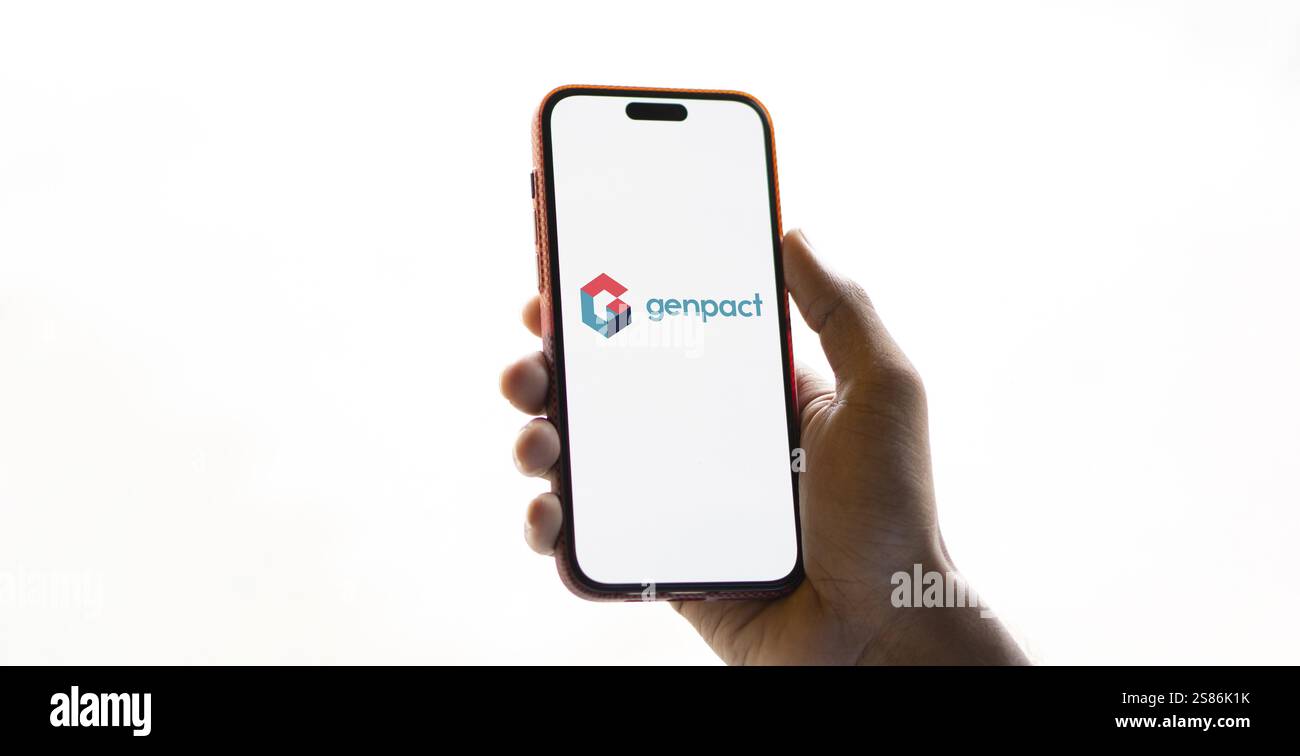 il logo genpact viene visualizzato sullo smartphone. Genpact Ltd. È una società americana di servizi informatici, consulenza e outsourcing Foto Stock