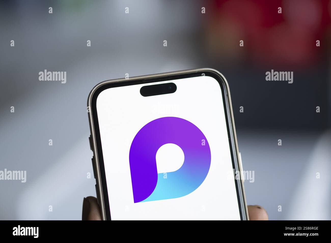 il logo microsoft loop viene visualizzato sullo smartphone. Microsoft Loop è un'area di lavoro collaborativa online sviluppata Foto Stock