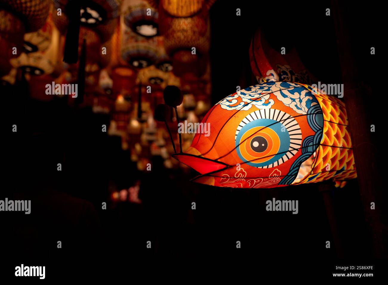 Lanterne di Capodanno lunare di notte Foto Stock