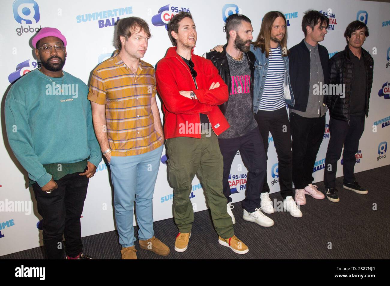 Maroon 5 (PJ Morton, Mickey Madden, Jesse Carmichael, Adam Levine, James Valentine, Sam Farrar e Matt Flynn) partecipano al Capitals Summertime Ball allo stadio di Wembley l'8 giugno 2019 a Londra, Regno Unito Foto Stock
