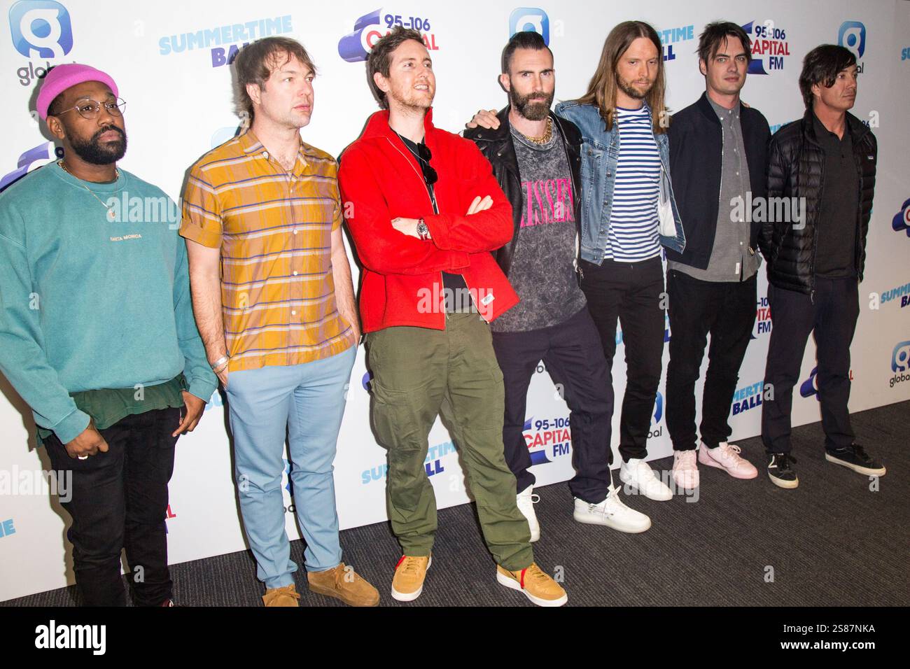 Maroon 5 (PJ Morton, Mickey Madden, Jesse Carmichael, Adam Levine, James Valentine, Sam Farrar e Matt Flynn) partecipano al Capitals Summertime Ball allo stadio di Wembley l'8 giugno 2019 a Londra, Regno Unito Foto Stock