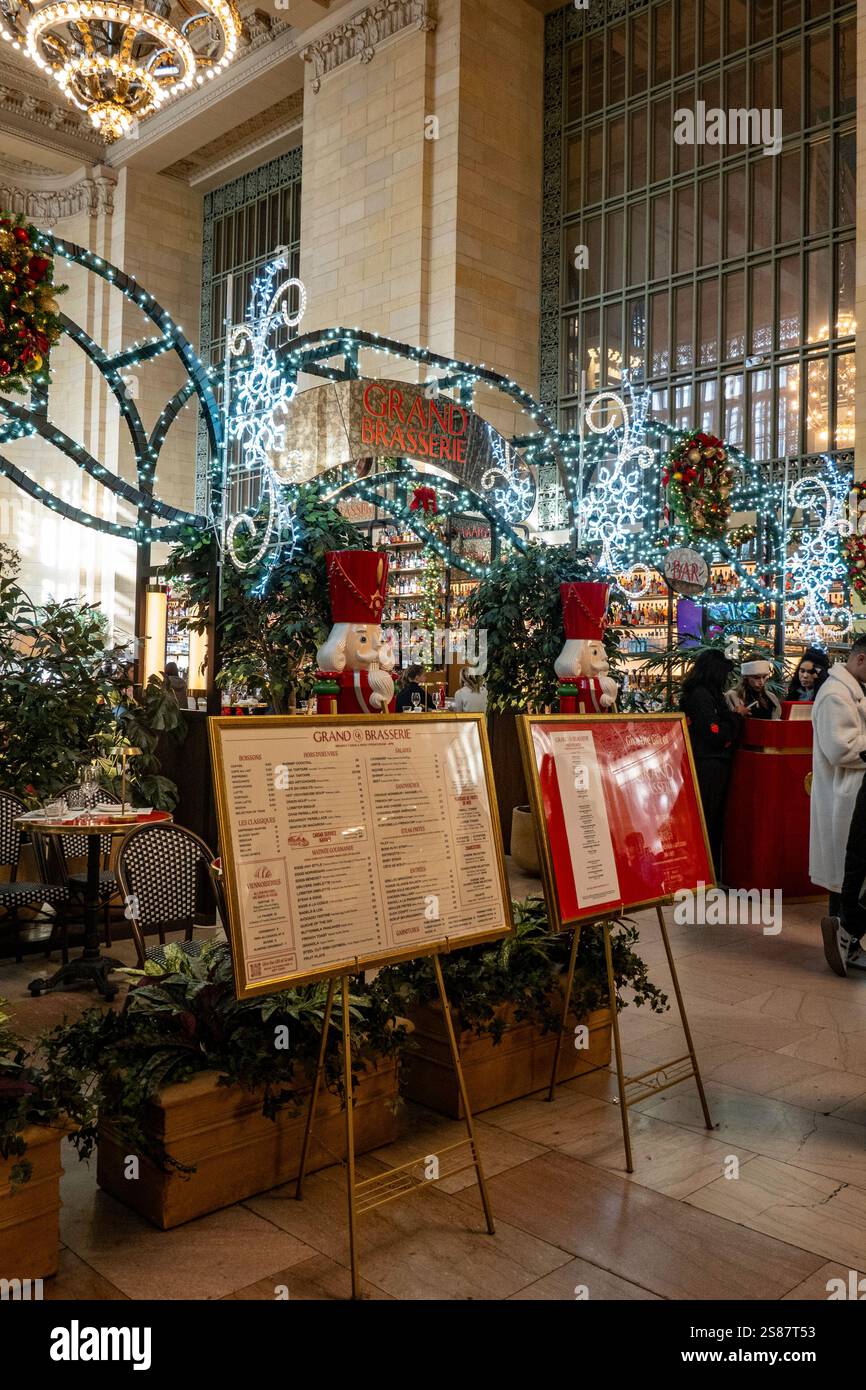 Grand Brasserie è un ristorante in stile parigino nella Vanderbilt Hall, Grand Central Terminal, New York City, USA, 2025 Foto Stock