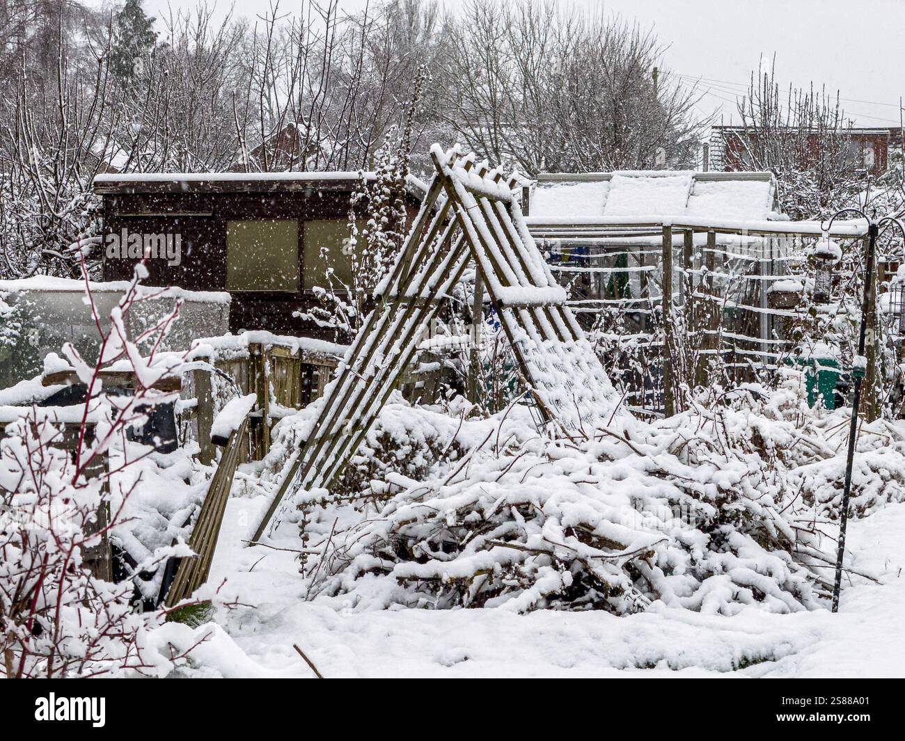 Supporto di un impianto con telaio Ad A innevato in un'assegnazione di York. Foto Stock