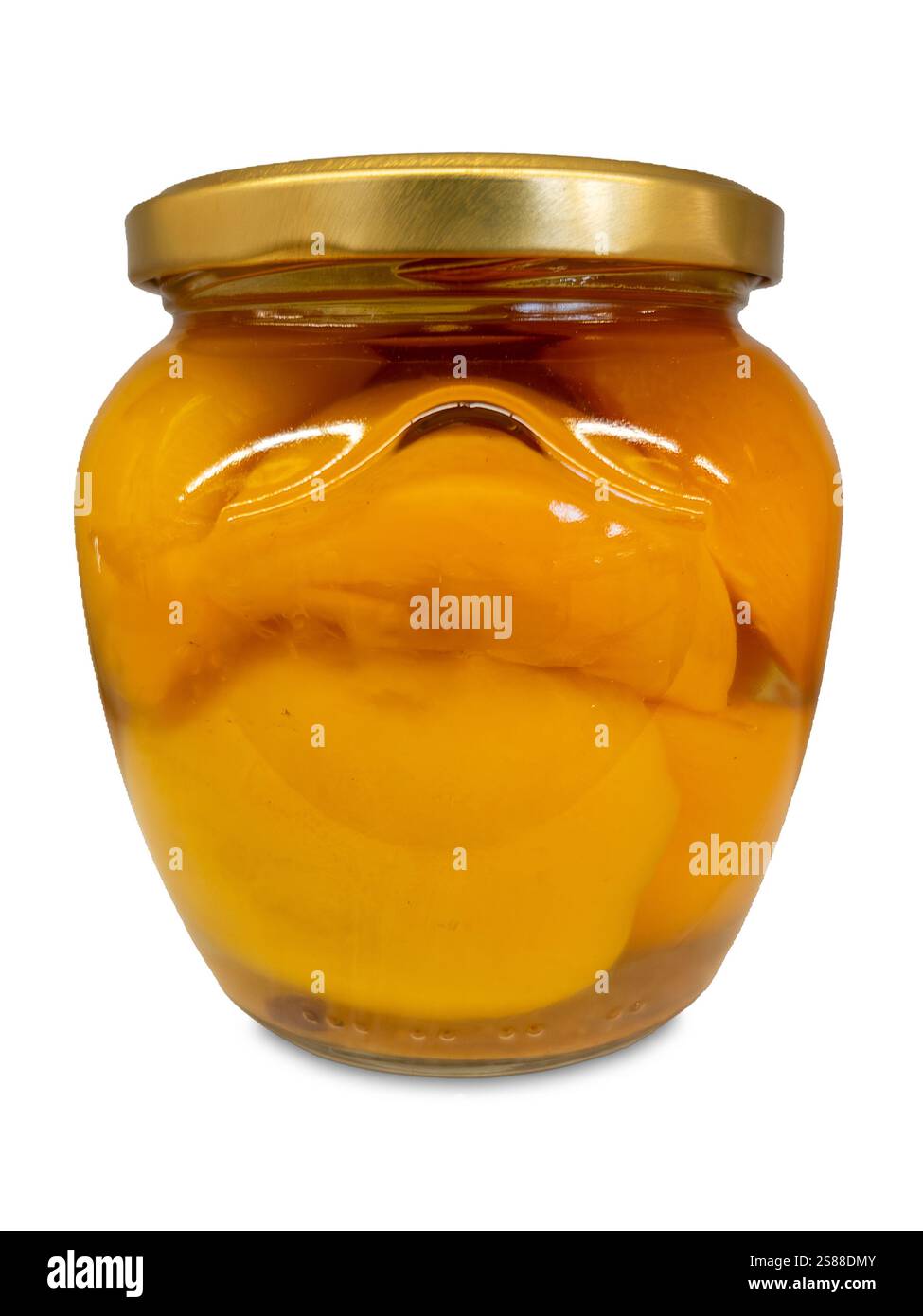 Fette di pesche sciroppate in un vaso di vetro isolato su bianco con percorso di ritaglio incluso Foto Stock