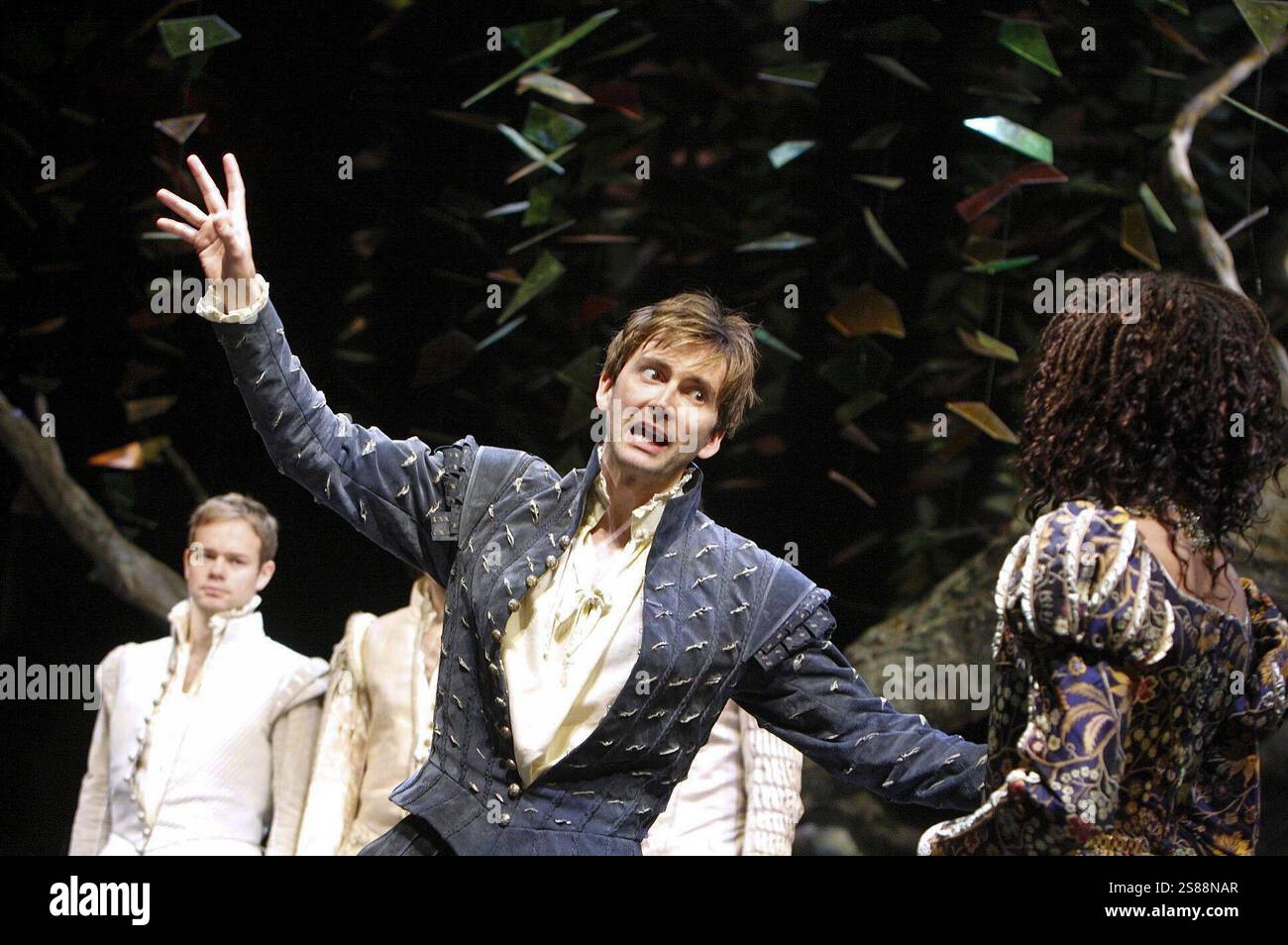 David Tennant (Berowne) in LOVE'S LABOR'S LOST by Shakespeare alla Royal Shakespeare Company (RSC), Courtyard Theatre, Stratford-upon-Avon, Inghilterra 08/10/2008 musica: Paul Englishby scenografia: Francis o'Connor costumi: Katrina Lindsay illuminazione: Tim Mitchell movimento: Michael Ashcroft regista: Gregory Doran Foto Stock