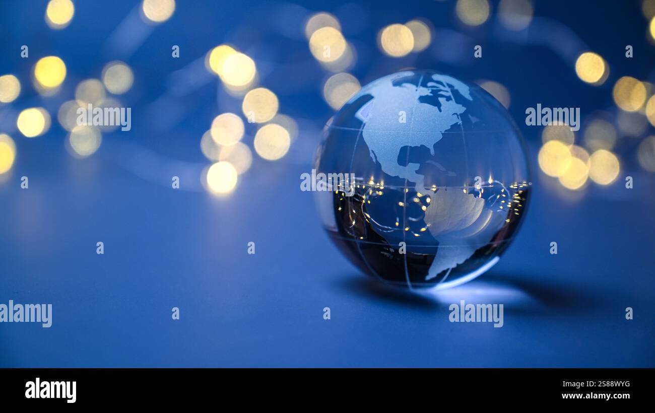 Sfera globo Glass US - usa canada patriota Earth ball World Economy 2025. Sfondo astratto blu del continente Nord-Sud america. Global Stars Economy. Foto Stock