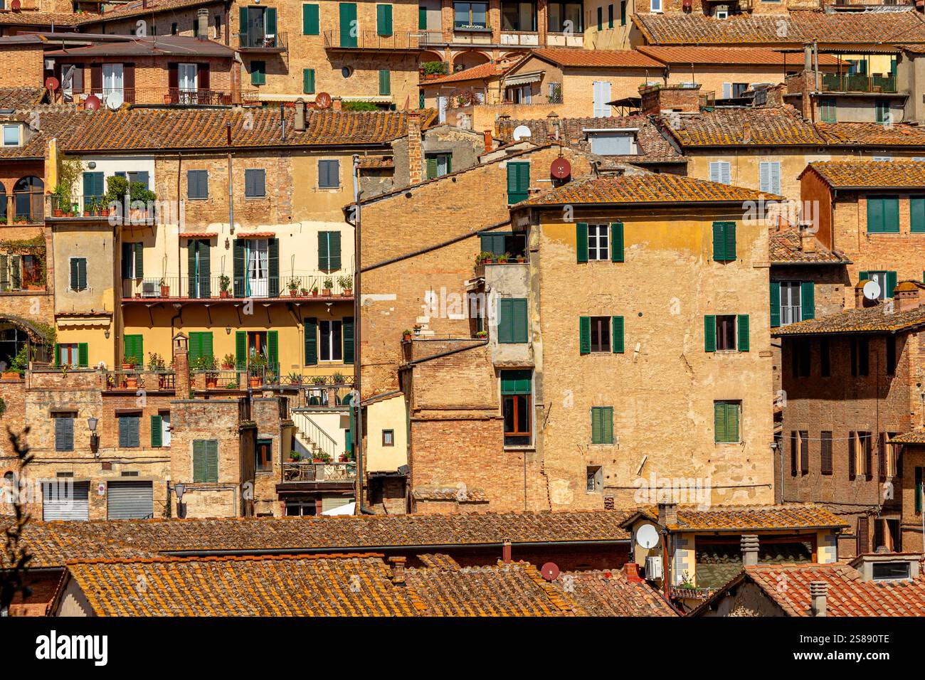 La bellissima e storica città medievale di Siena nella regione Toscana d'Italia Foto Stock