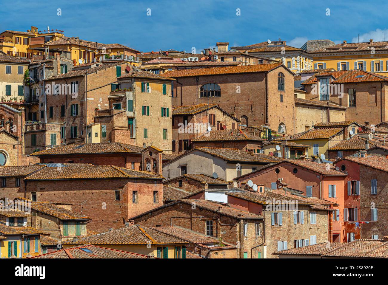 La bellissima e storica città medievale di Siena nella regione Toscana d'Italia Foto Stock