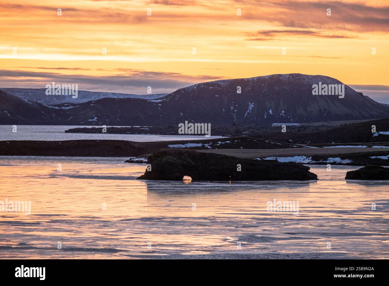 Vista aerea del lago Thingvellir in una giornata invernale nel sud dell'Islanda Foto Stock