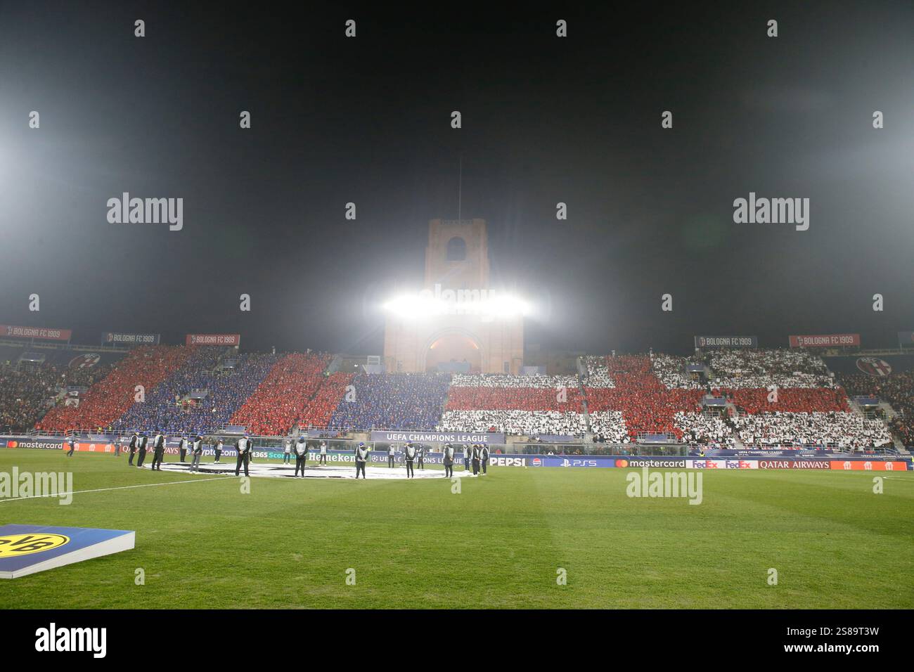 Torino, Italia. 21 gennaio 2025. Veduta dello stadio durante la IUefa Champions League, stagione 2024/25, partita di calcio tra Bologna FC 1909 e Borussia Dortmund il 21 gennaio 2025 allo Stadio Renato Dall'Ara di Bologna. Crediti: Nderim Kaceli/Alamy Live News Foto Stock