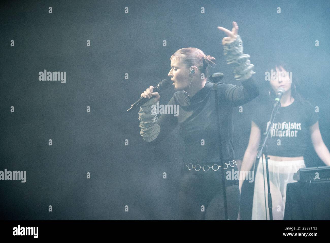 Thea Dora live in concerto al VolumeVillage, Aarhus, Danimarca Foto Stock