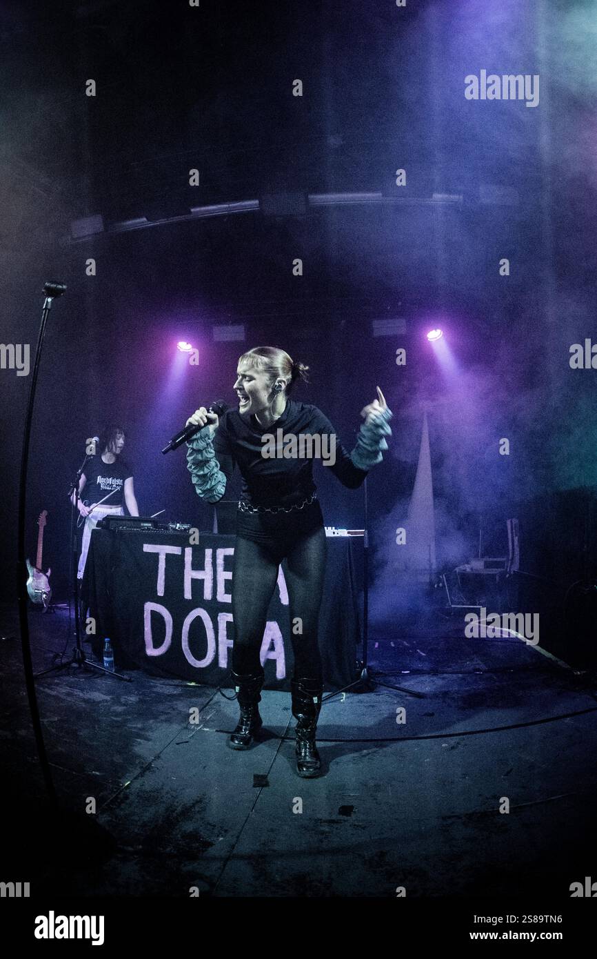 Thea Dora live in concerto al VolumeVillage, Aarhus, Danimarca Foto Stock