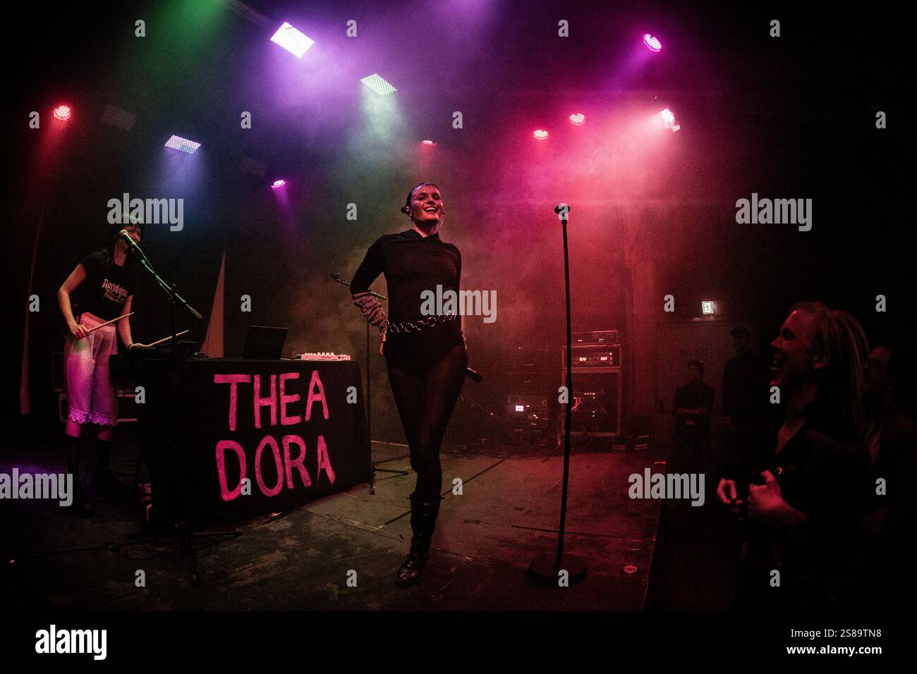 Thea Dora live in concerto al VolumeVillage, Aarhus, Danimarca Foto Stock