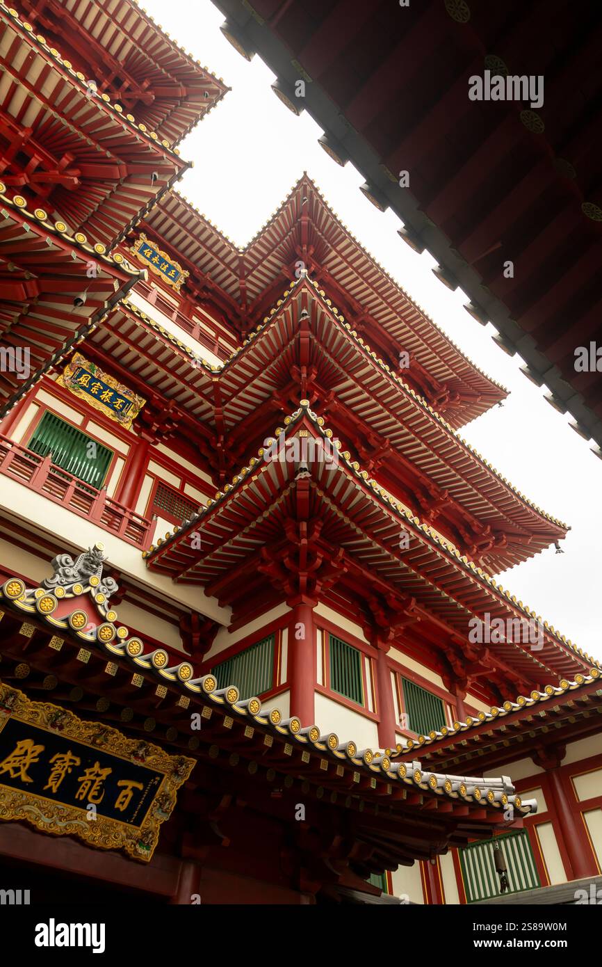 Singapore - 23 ottobre 2019: Tempio e museo della reliquia del dente del Buddha, all'interno Foto Stock