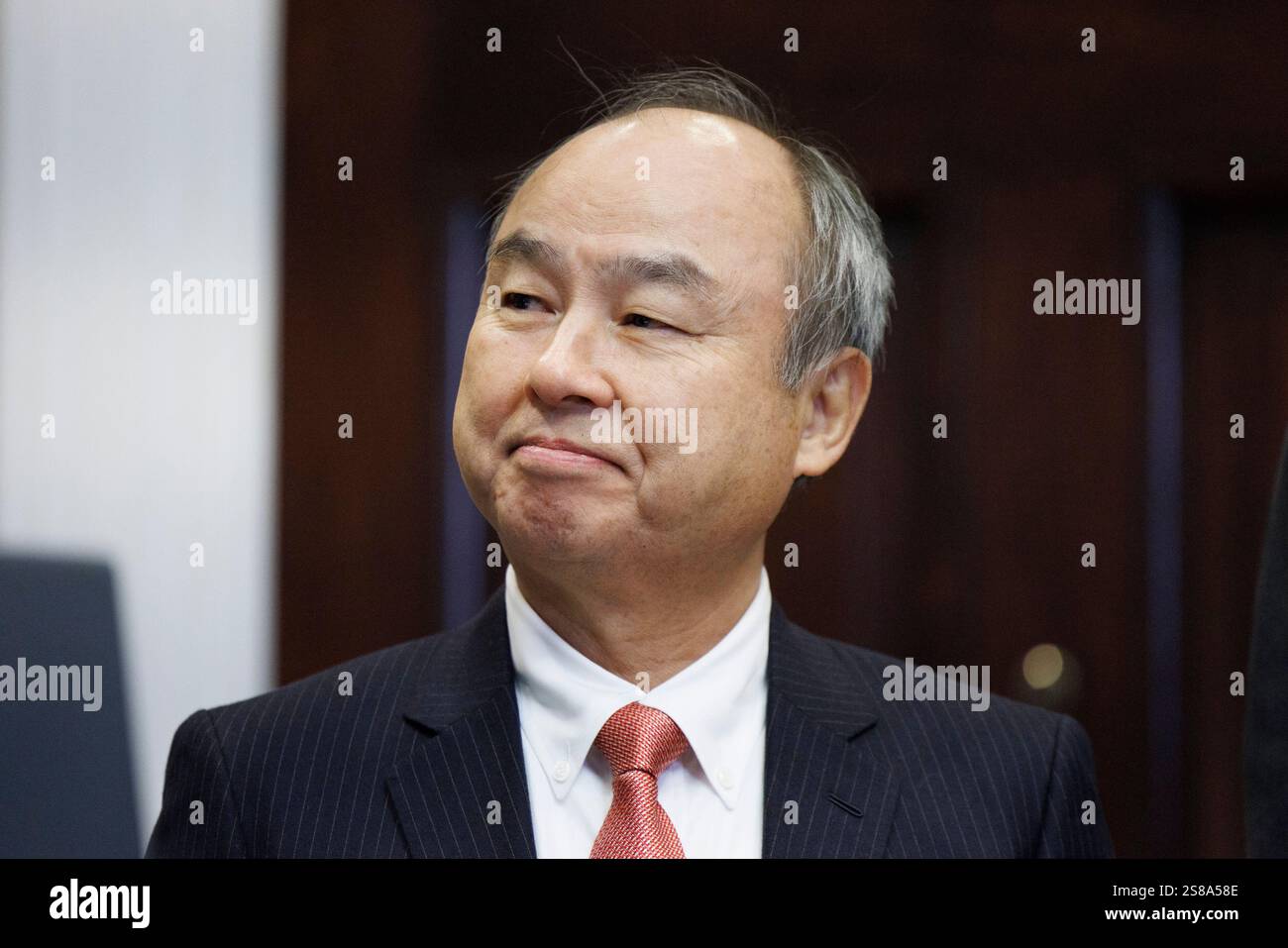 Washington, Stati Uniti. 21 gennaio 2025. Masayoshi Son, CEO di SoftBank, viene visto nella sala Roosevelt della Casa Bianca a Washington DC, martedì 21 gennaio 2025. Il presidente Trump ha annunciato investimenti infrastrutturali del settore privato ai (intelligenza artificiale) fino a 500 miliardi di dollari negli Stati Uniti. Foto di Aaron Schwartz/UPI credito: UPI/Alamy Live News Foto Stock