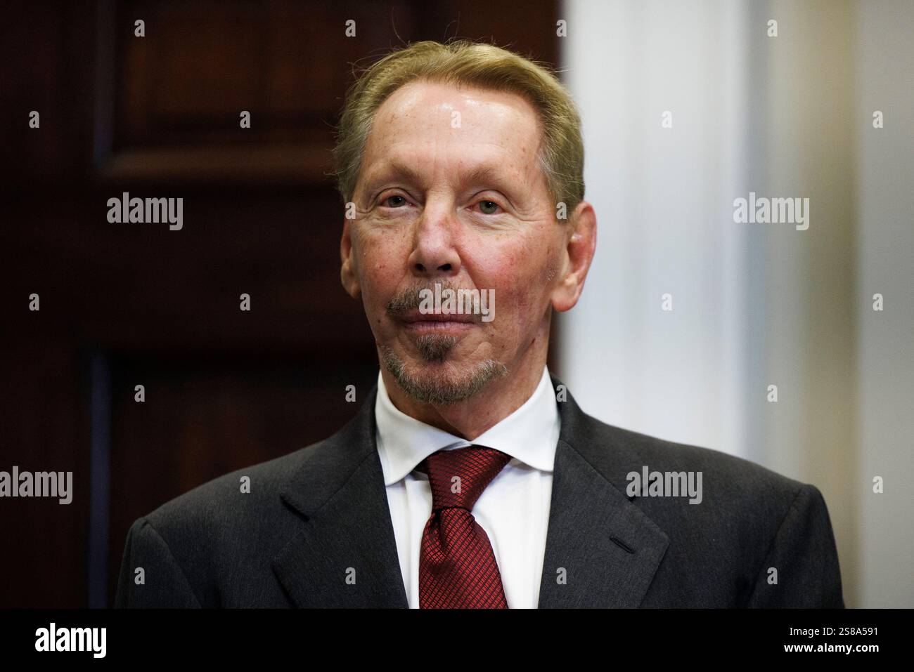 Washington, Stati Uniti. 21 gennaio 2025. Larry Ellison, CEO di Oracle, è stato visto nella sala Roosevelt della Casa Bianca a Washington DC, martedì 21 gennaio 2025. Il presidente Trump ha annunciato investimenti infrastrutturali del settore privato ai (intelligenza artificiale) fino a 500 miliardi di dollari negli Stati Uniti. Foto di Aaron Schwartz/UPI credito: UPI/Alamy Live News Foto Stock