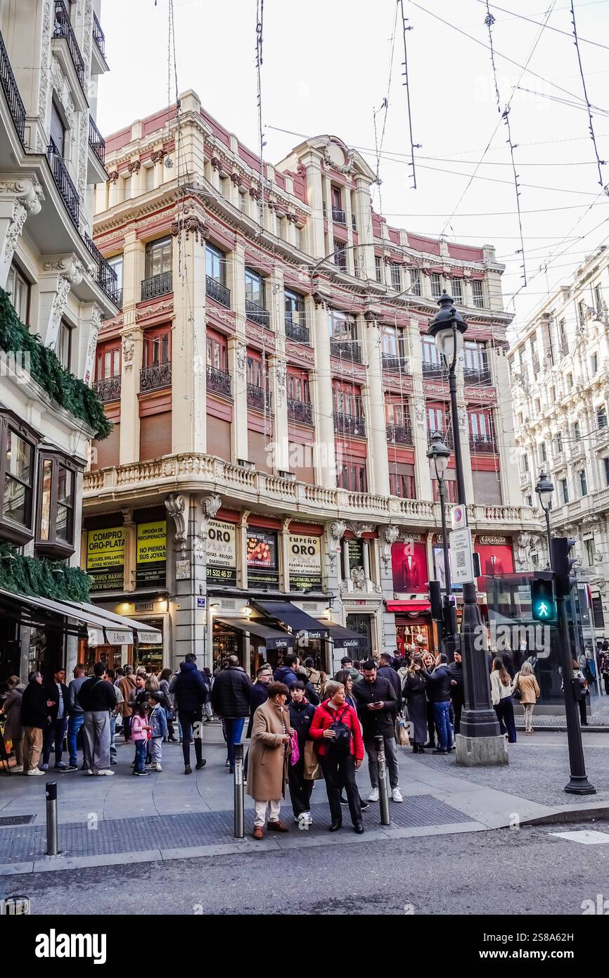 Edificio dall'architettura e dallo stile mozzafiato di Madrid. Foto Stock