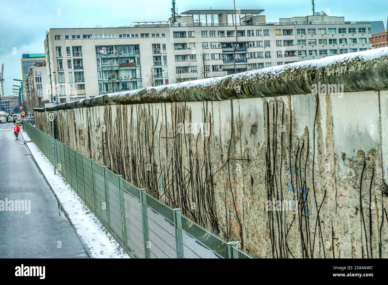 Resti del muro di Berlino. Wall separò Berlino Ovest dalla Germania Est dal 1961 al 1989 per impedire ai tedeschi dell'Est di fuggire. Foto Stock