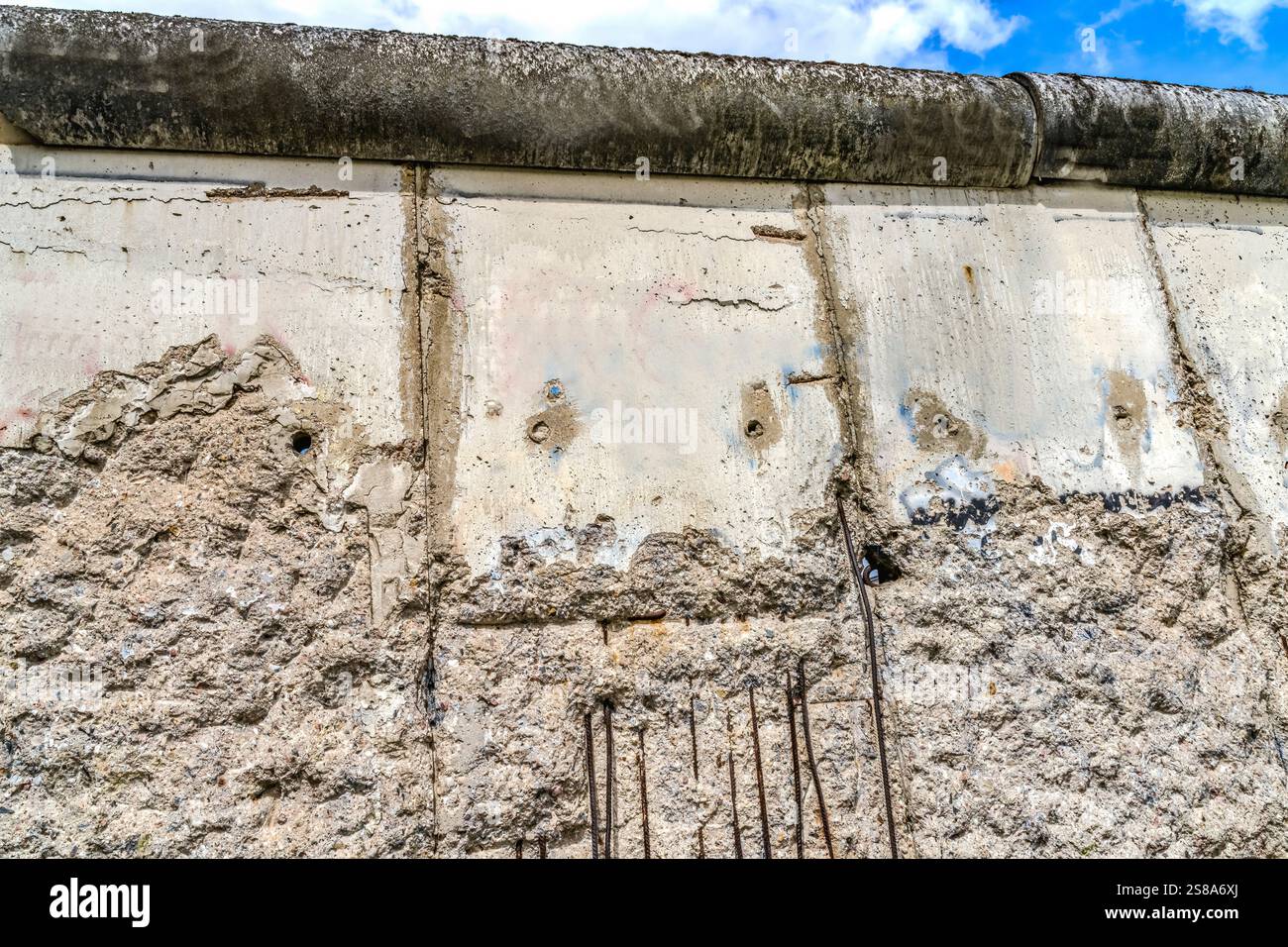 Resti del muro di Berlino. Wall separò Berlino Ovest dalla Germania Est dal 1961 al 1989 per impedire ai tedeschi dell'Est di fuggire. Foto Stock