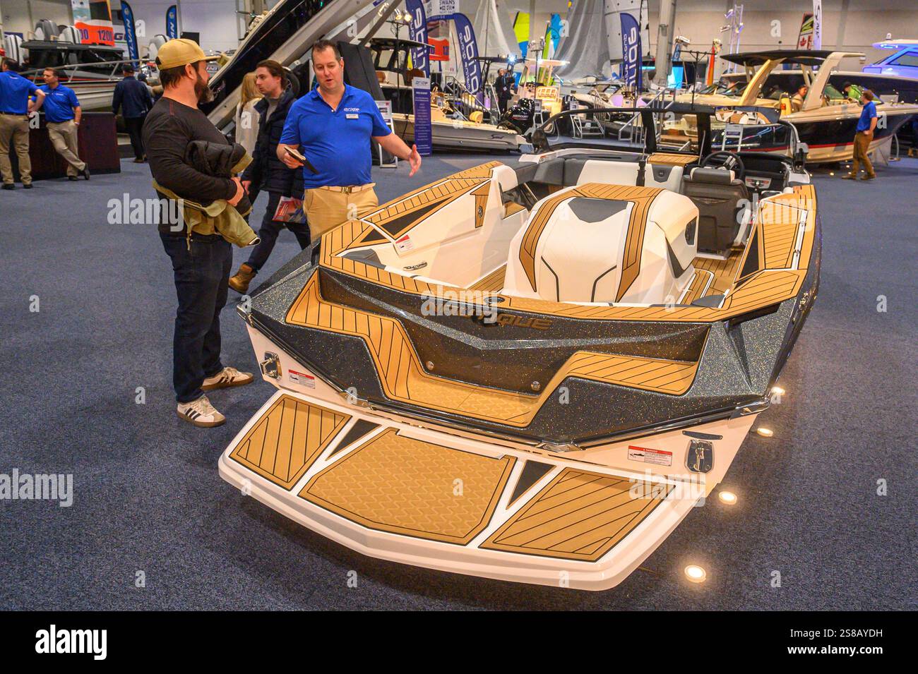 Toronto, ON, Canada – 18 gennaio 2025: Veduta del 67° Toronto International Boat Show at the Exhibition Place. Foto Stock