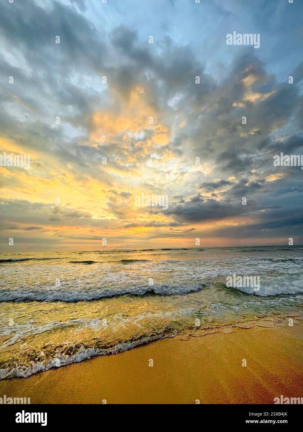 Spiagge dorate in Sri Lanka - Immagine stock catturata con smartphone