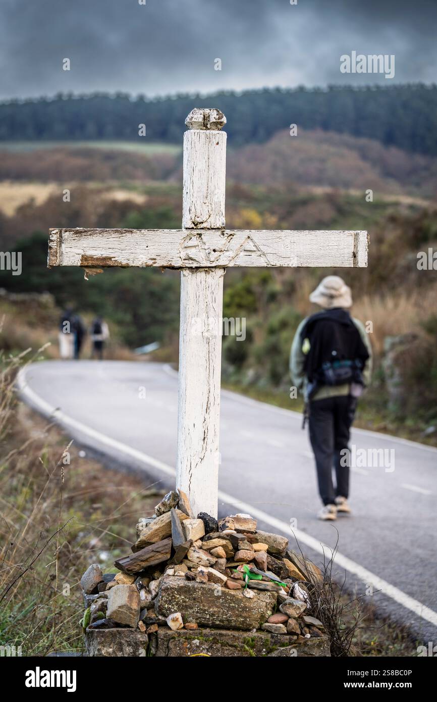 Croce di pellegrinaggio di Santiago, Manjarín, comune di Santa Colomba de Somoza, Castiglia e León, Spagna. Foto Stock