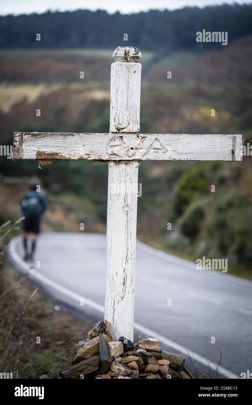 Croce di pellegrinaggio di Santiago, Manjarín, comune di Santa Colomba de Somoza, Castiglia e León, Spagna. Foto Stock