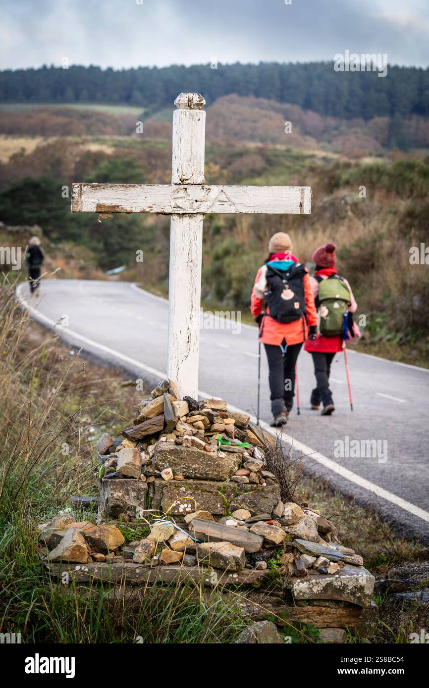 Croce di pellegrinaggio di Santiago, Manjarín, comune di Santa Colomba de Somoza, Castiglia e León, Spagna. Foto Stock