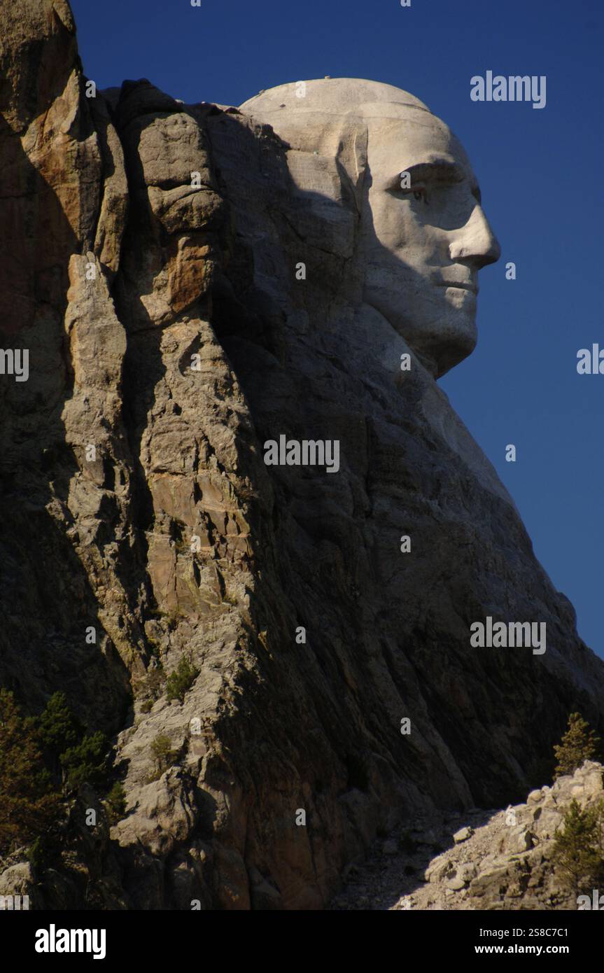 Mount Rushmore National Memorial. Sculture colossali progettate dallo scultore Gutzon Borglum (1867-1941). Furono scolpiti tra il 1927 e il 1941 nella parete di granito del Monte Rushmore nelle Black Hills. Scultura raffigurante George Washington (1732-1799), primo presidente degli Stati Uniti. Keystone, South Dakota, Stati Uniti. Foto Stock