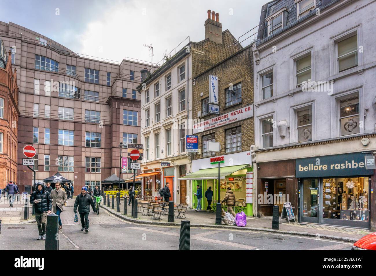 Greville Street conduce da Hatton Garden a Leather Lane nel quartiere dei diamanti, dei metalli preziosi e dei gioielli di Londra. Foto Stock