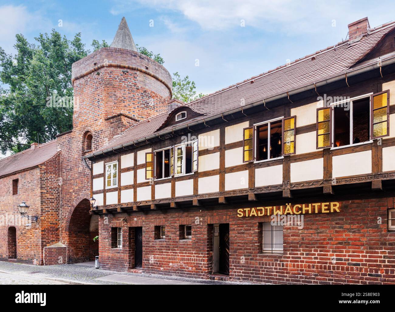 Ristorante Stadtwächter e mura cittadine, Cottbus, Germania Foto Stock