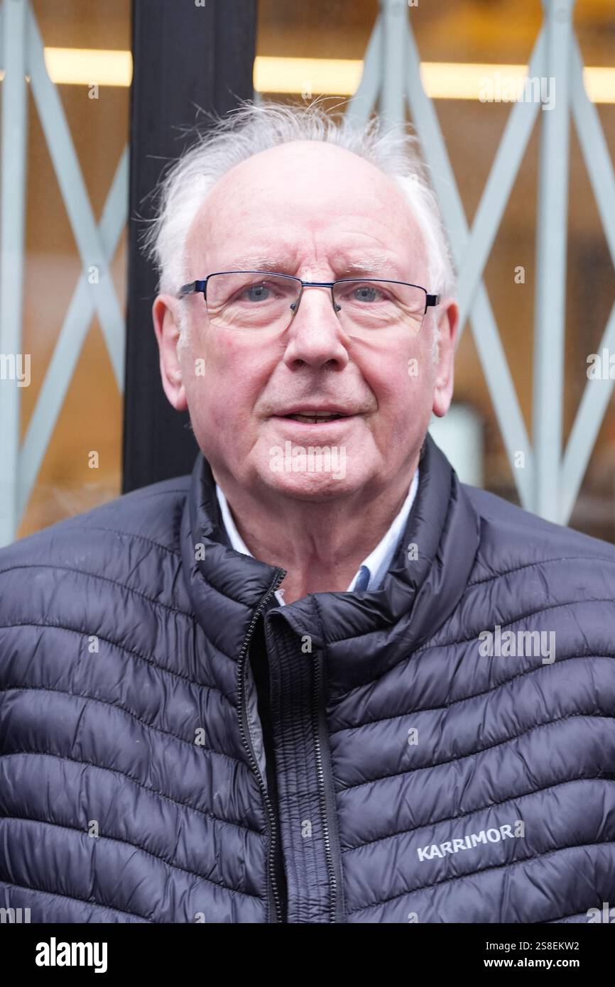 Pete Waterman durante l'inaugurazione di una targa blu Historic England in onore di Mike Stock, Matt Aiken e Pete Waterman ai Vine Yard Studios di Londra. Data foto: Mercoledì 22 gennaio 2025. Foto Stock