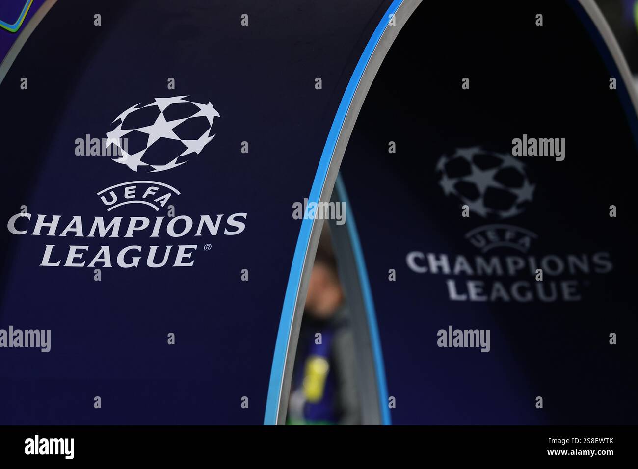 Il logo della Champions League è visibile prima della partita di Champions League tra Bologna FC e Borussia Dortmund allo stadio Renato Dall'Ara di Bologna, 21 gennaio 2025. Foto Stock