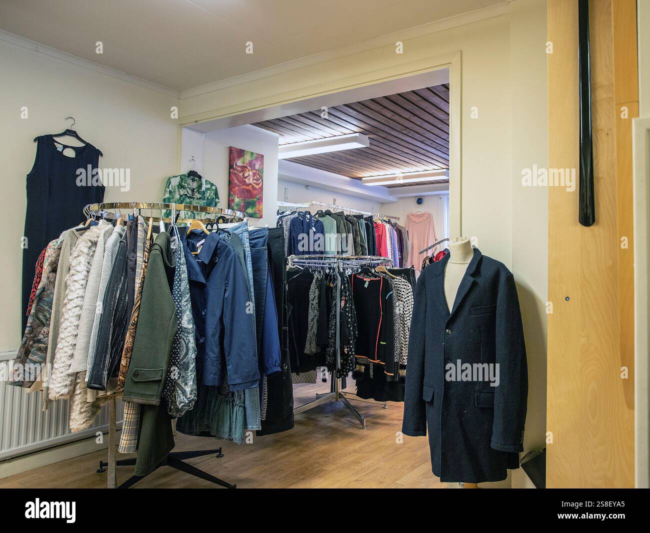 Negozio di abbigliamento usato a Malmköping Svezia Foto Stock