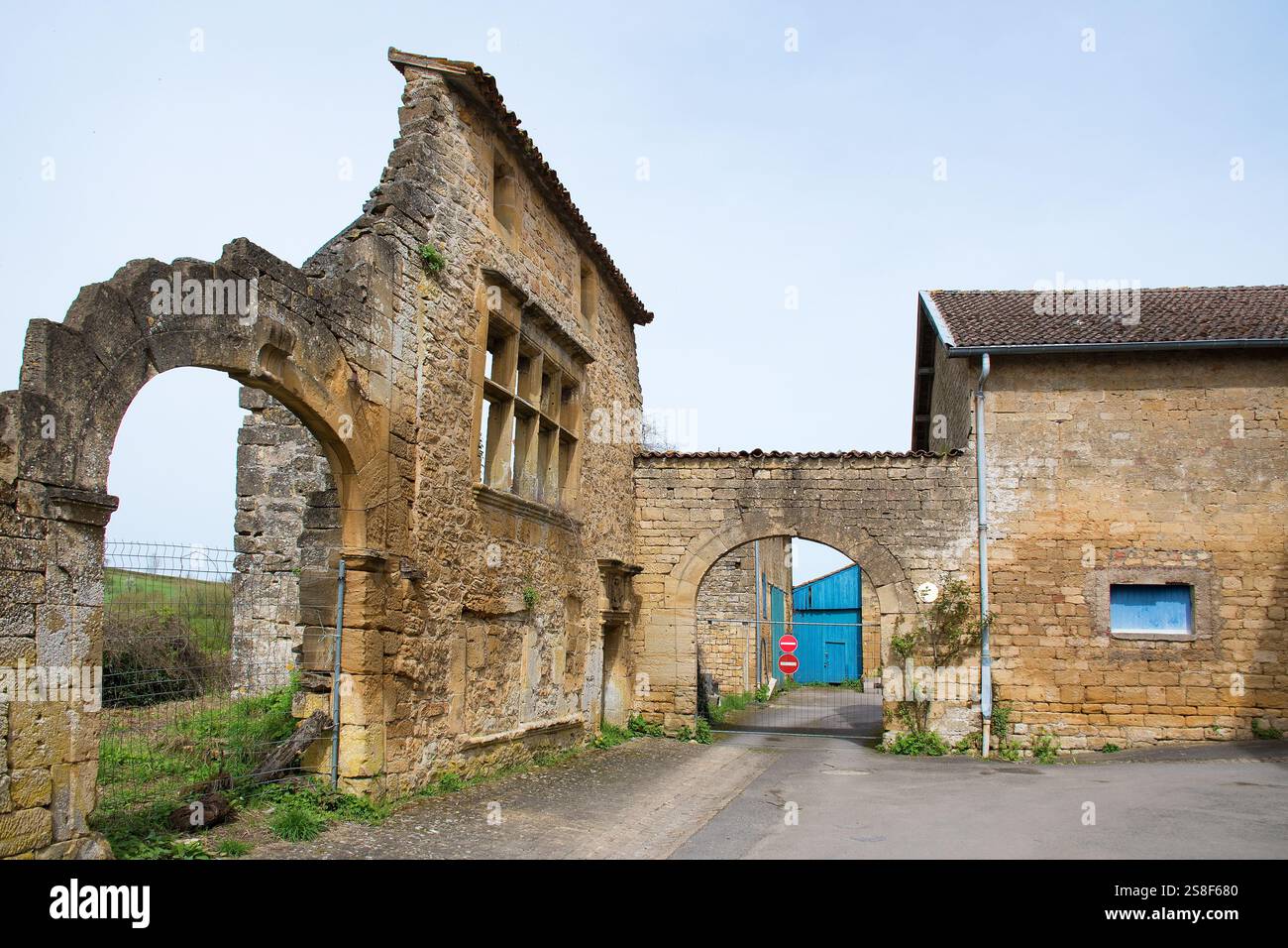 Marville, resti della facciata del convento benedettino, Grand Est, Francia Foto Stock