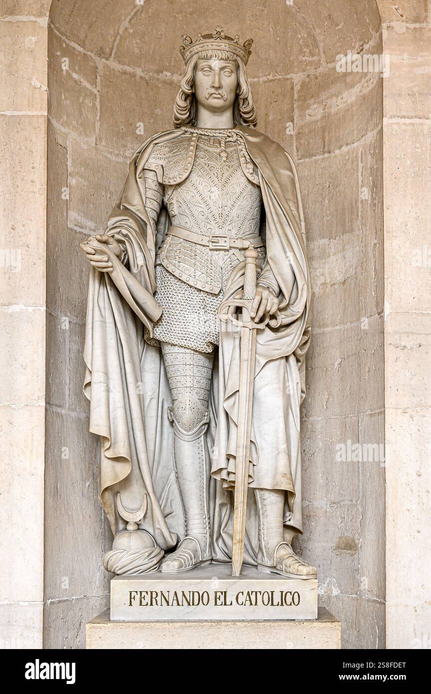 Antica statua di Ferdinando il Cattolico (Fernando el Catolico), Palazzo reale, Madrid, Spagna Foto Stock