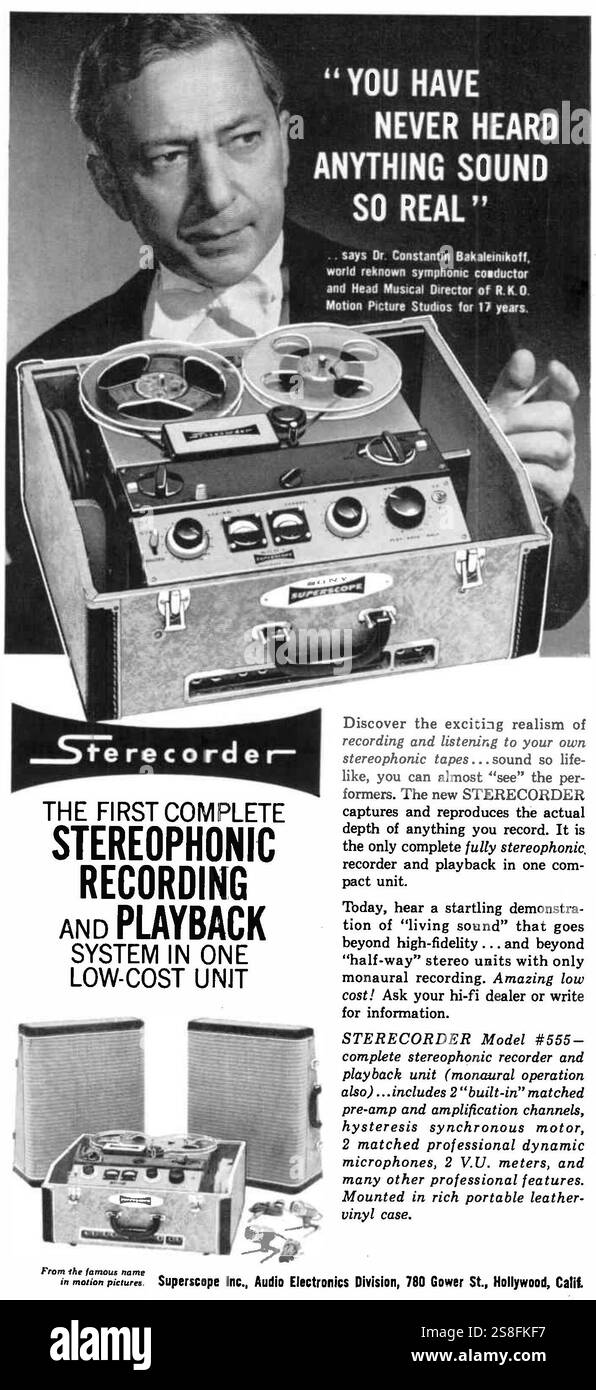 1958 Superscope Sterecorder stereofonico Recording and Playback System in One Low-Cost Unit ad con il direttore sinfonico Constantin Bakaleinikoff, direttore musicale della RKO Foto Stock