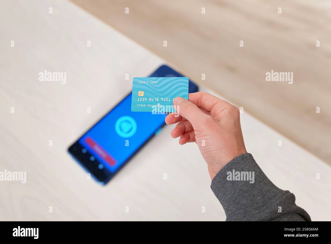 Carta di credito che passa con il mouse su un terminale POS con un'icona luminosa di pagamento contactless, che illustra la moderna tecnologia di pagamento NFC e le transazioni senza problemi Foto Stock