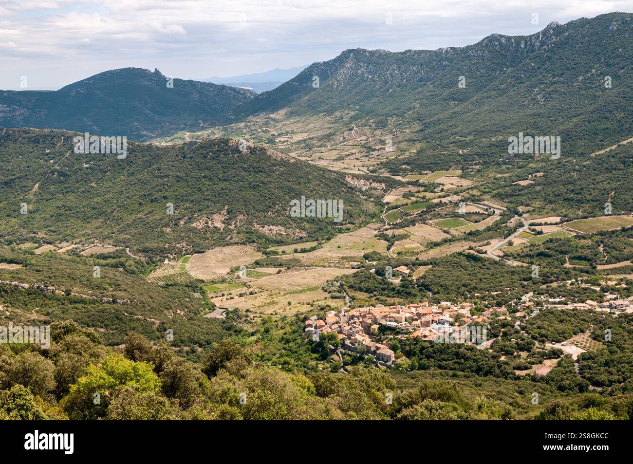 Villaggio di Duilhac-sous-Peyrepertuse, Aude, Francia Foto Stock