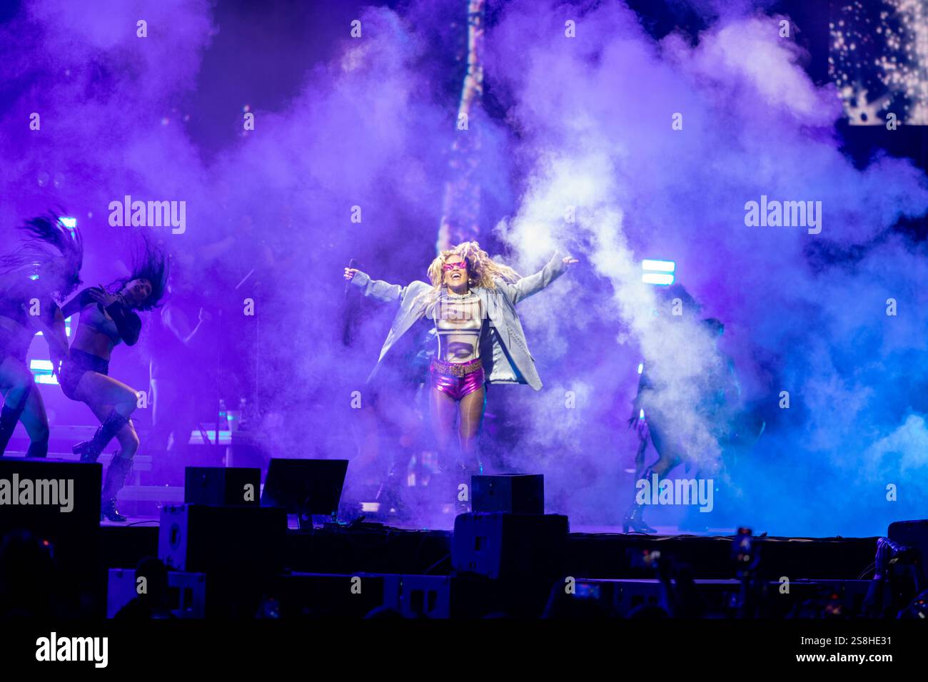 Vilnius, Lituania - 25 luglio 2024: La cantante britannica Rita ora si esibisce a Vilnius, Lituania. 25 luglio 2024 Foto Stock