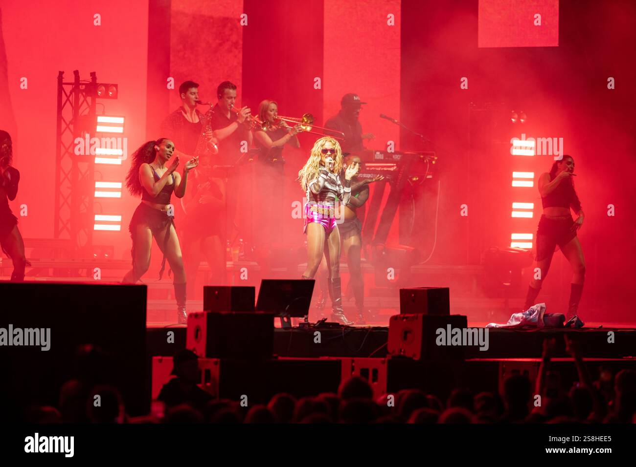 Vilnius, Lituania - 25 luglio 2024: La cantante britannica Rita ora si esibisce a Vilnius, Lituania. 25 luglio 2024 Foto Stock