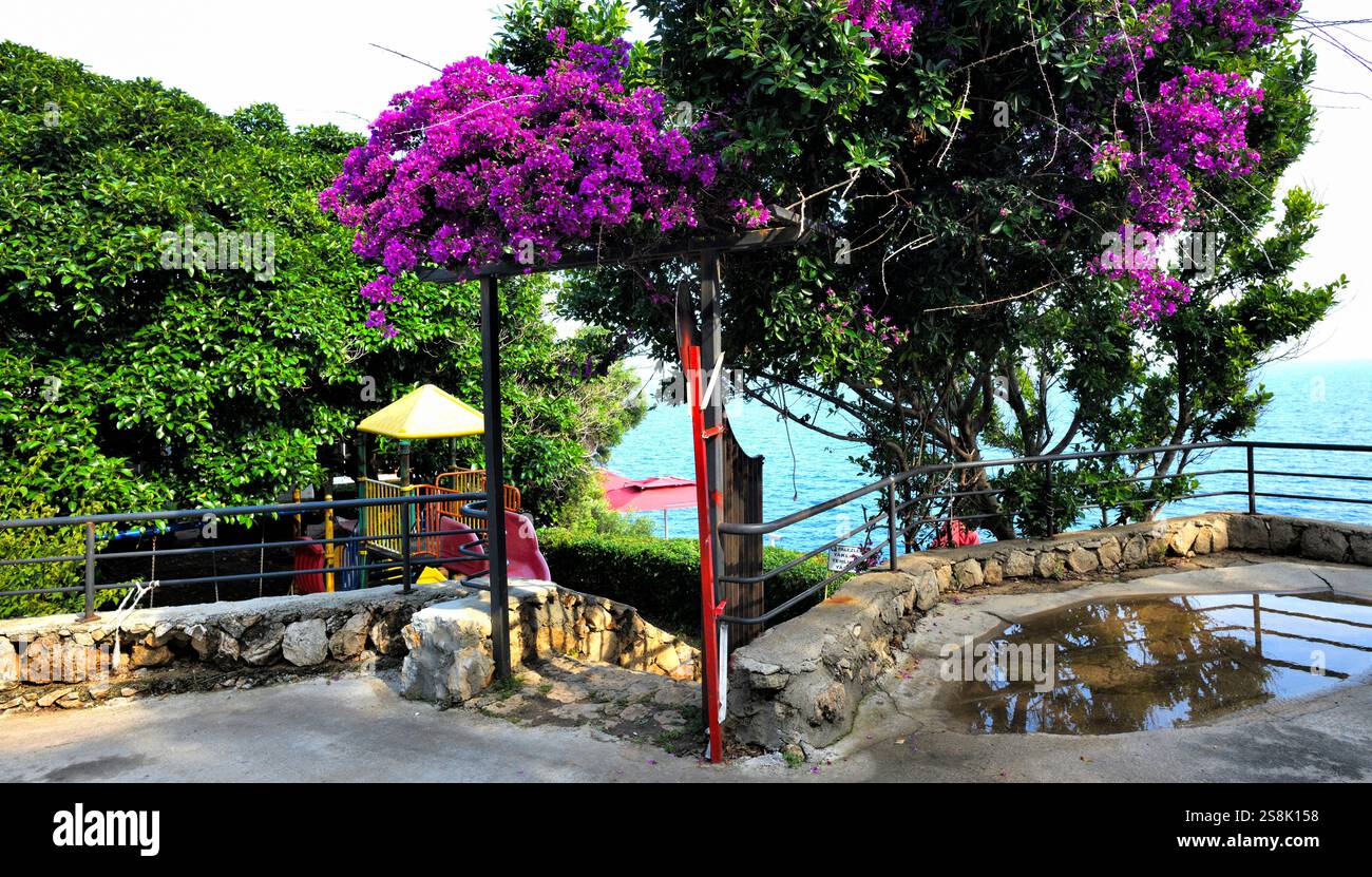 Parco vicino al mare ad Antalya, Turchia Foto Stock