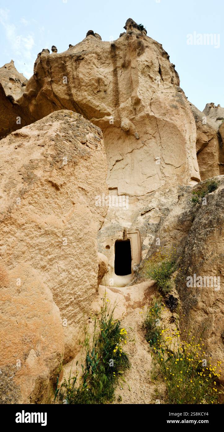 Dimore di montagna intagliate, museo all'aperto di Zelve, parco nazionale di Goreme, Turchia Foto Stock