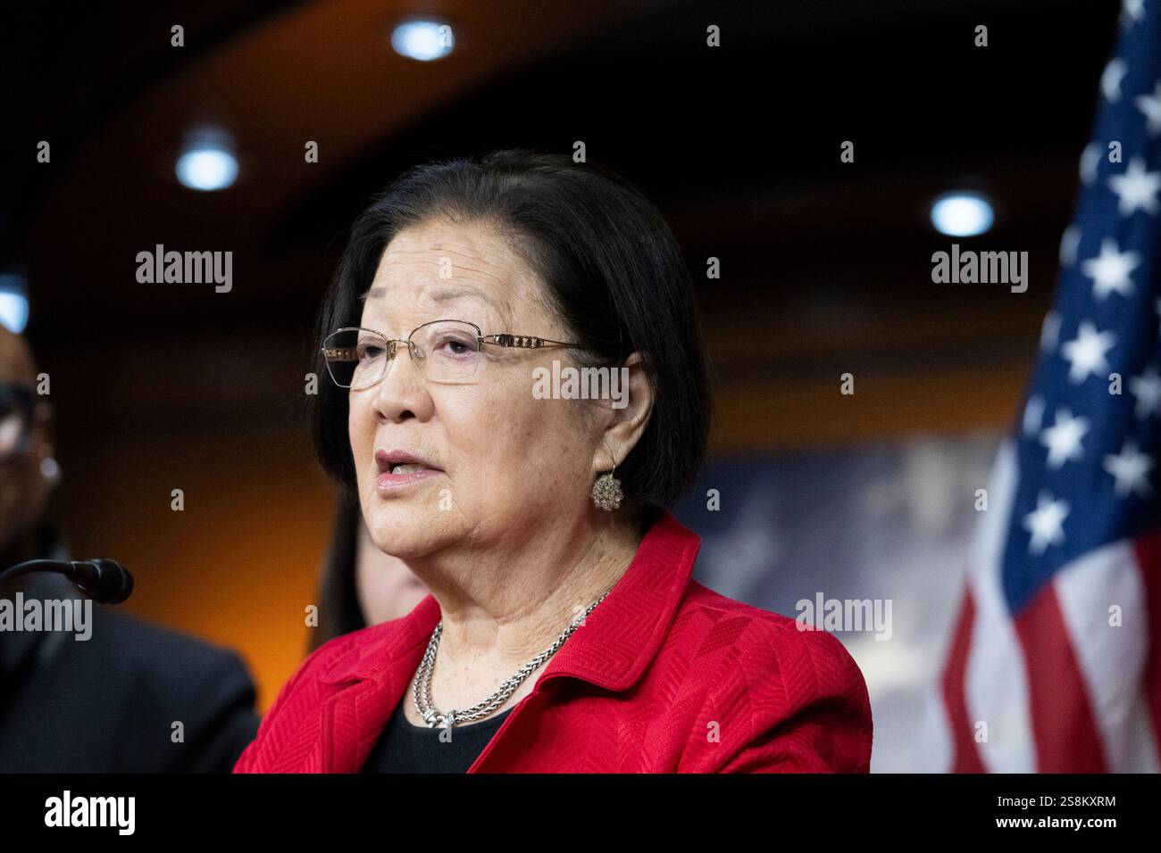 Washington, Vereinigte Staaten. 22 gennaio 2025. Il senatore degli Stati Uniti Mazie Hirono (Democratico delle Hawaii) fa una dichiarazione durante una conferenza stampa del Congresso Progressive Caucus che chiede l'abrogazione della legge sui nemici alieni nel Campidoglio degli Stati Uniti a Washington, DC mercoledì 22 gennaio 2025 crediti: Mattie Neretin/CNP/dpa/Alamy Live News Foto Stock