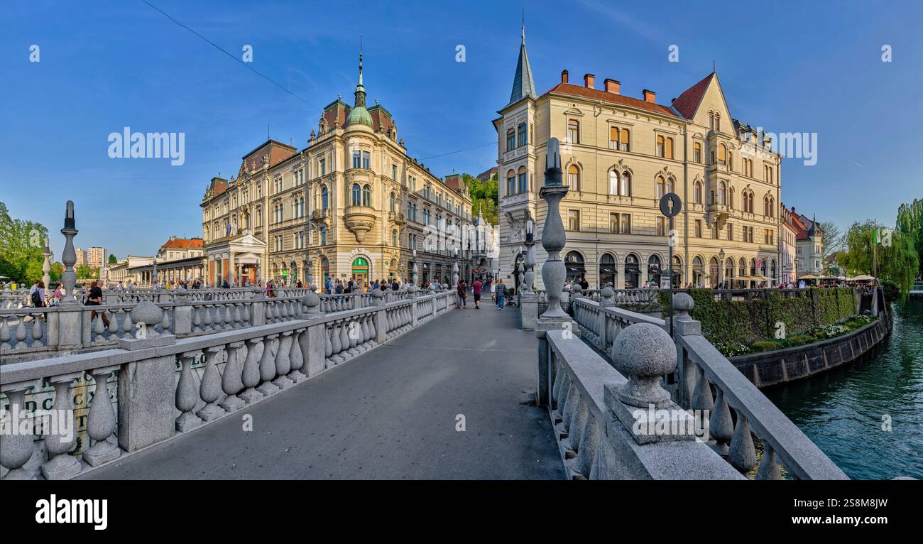 Vista della storica città medievale dal triplo ponte, Lubiana, Slovenia Foto Stock