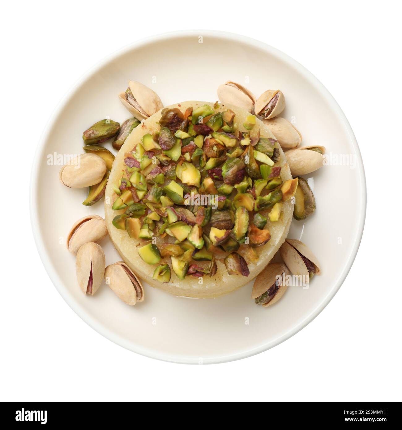 Deliziosa halva di semola dolce con pistacchi isolati sul bianco, vista dall'alto Foto Stock