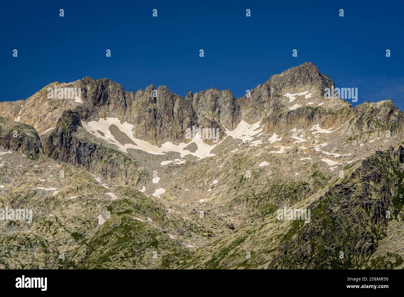 Besiberri Nord visto dal rifugio Ventosa i Calvell nel Parco Nazionale Aigüestortes i Estany de Sant Maurici (Lleida, Catalogna, Spagna, Pirenei) Foto Stock