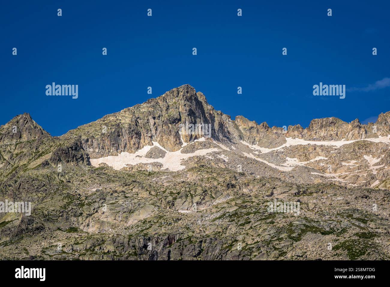 Cima del Comaloforno nel Parco nazionale Aigüestortes i Estany de Sant Maurici (Lleida, Catalogna, Spagna, Pirenei) Foto Stock